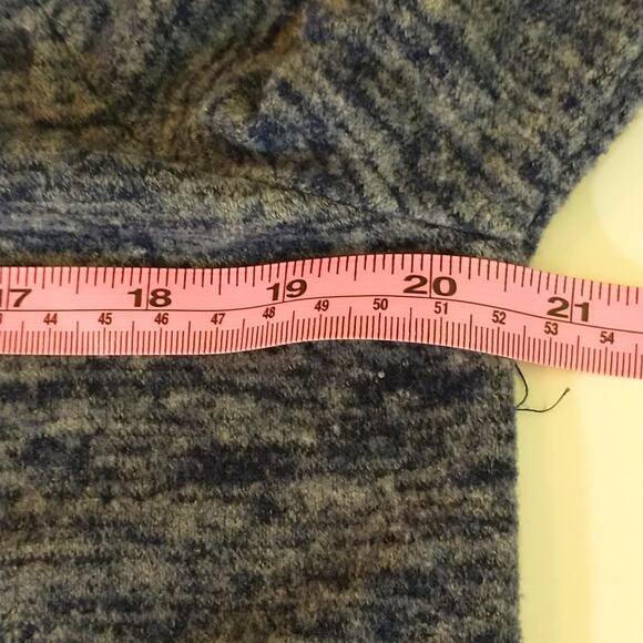 Zac and Rachel Sweatshirt Women's Sz L Blue Sdjustable Sleeve Pullover - Picture 7 of 11